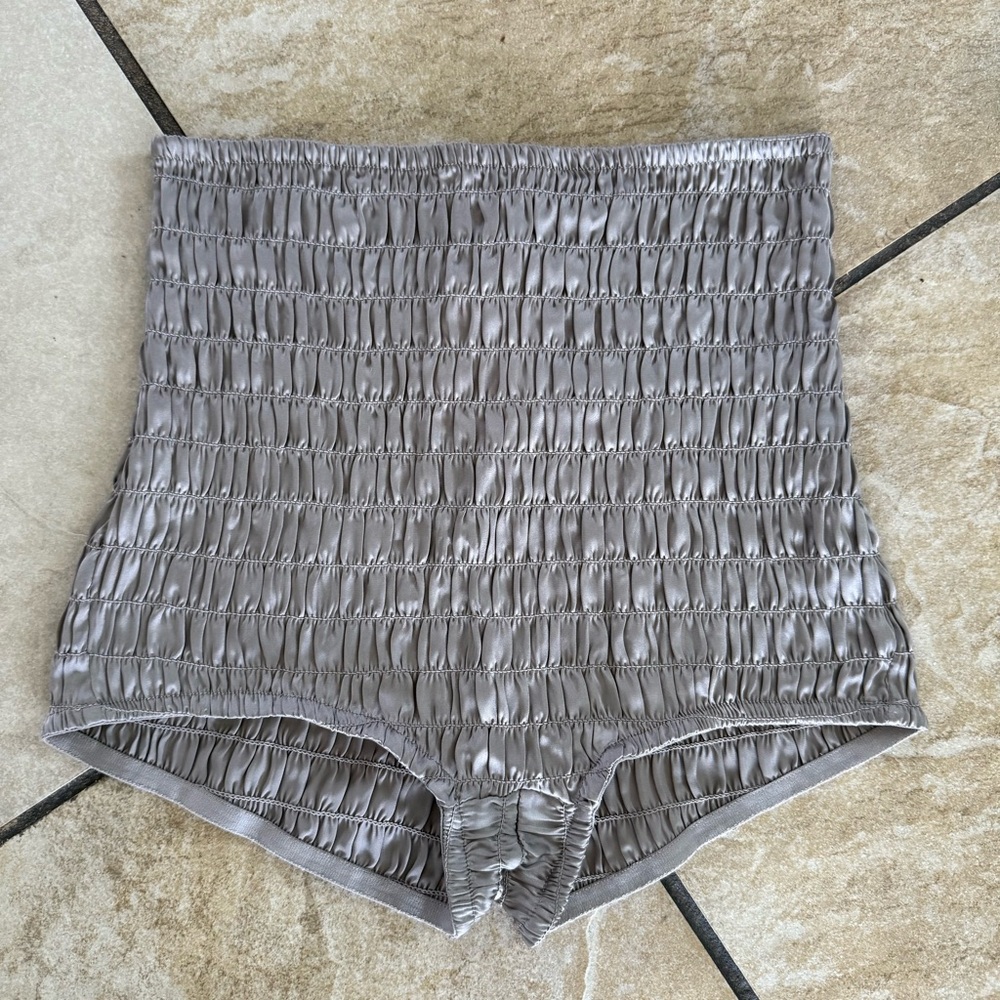 New Free People Elegant Gray grey Women's satin Shorts size xs fits 0 to 2